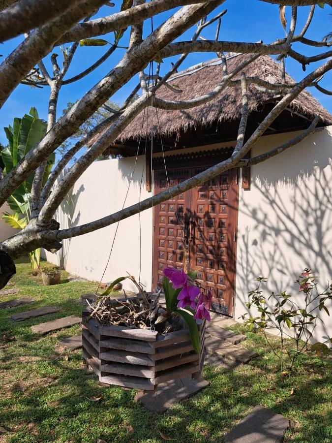 Laura Guest House-Adult Only- Hua Thanon  Exterior photo