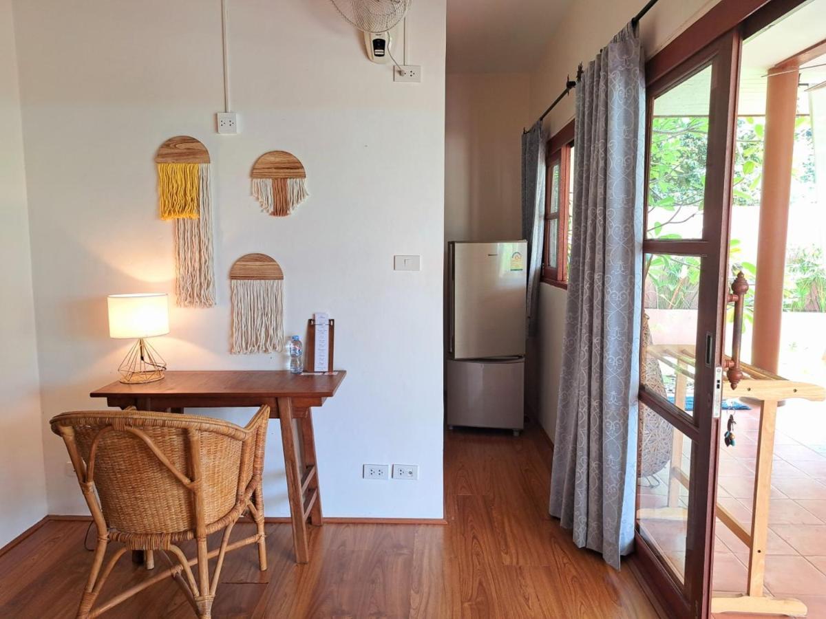 Laura Guest House-Adult Only- Hua Thanon  Exterior photo