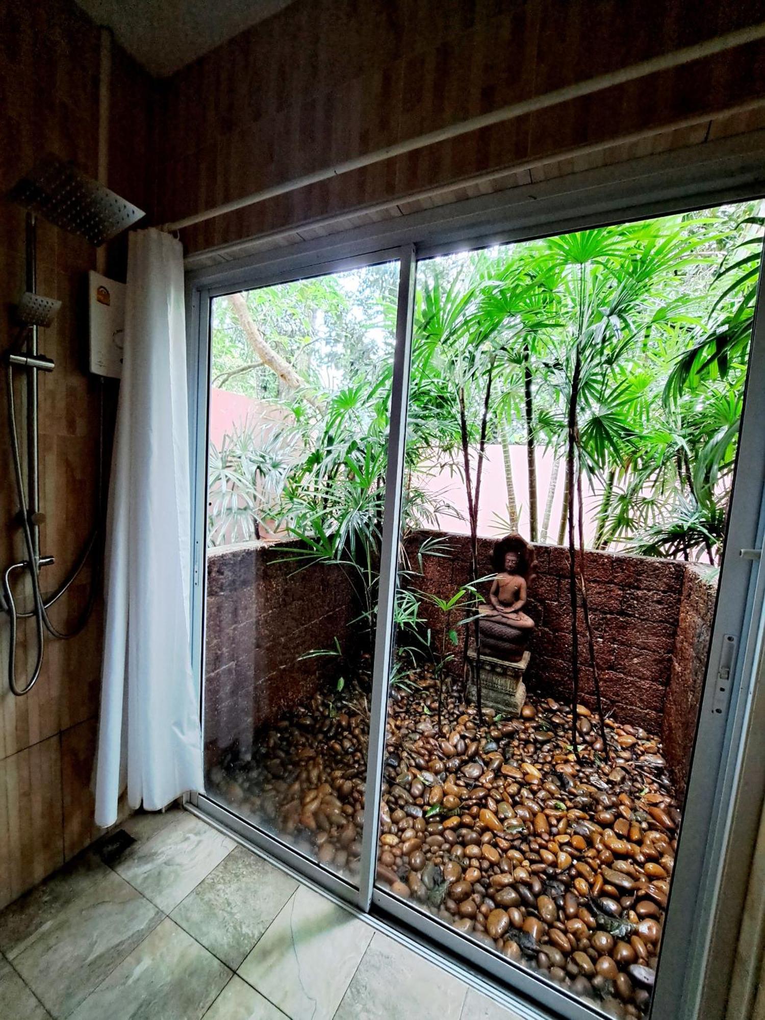 Laura Guest House-Adult Only- Hua Thanon  Exterior photo