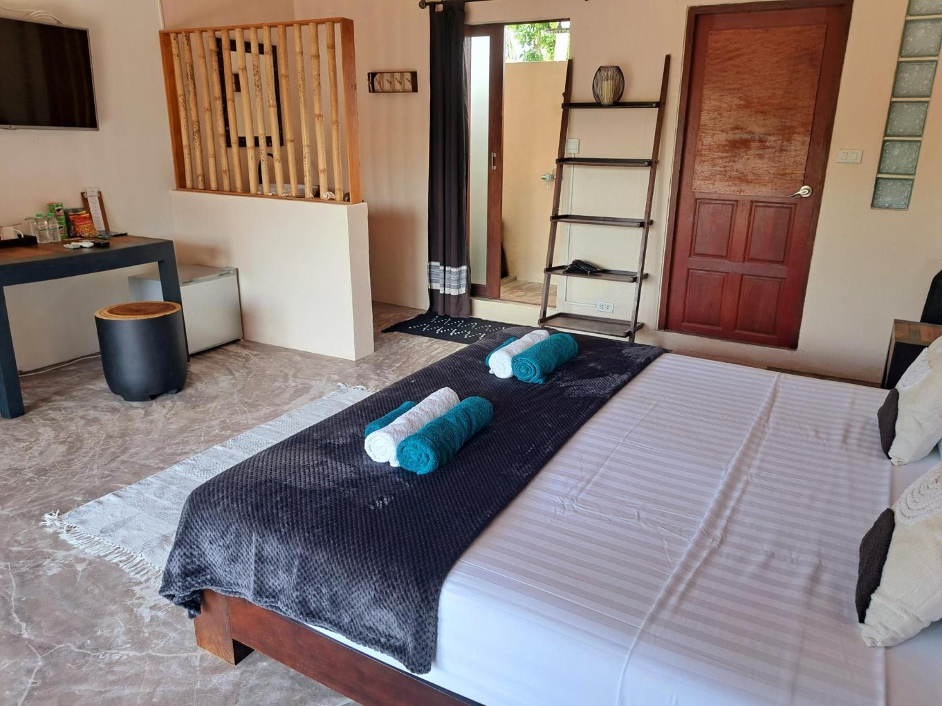 Laura Guest House-Adult Only- Hua Thanon  Room photo